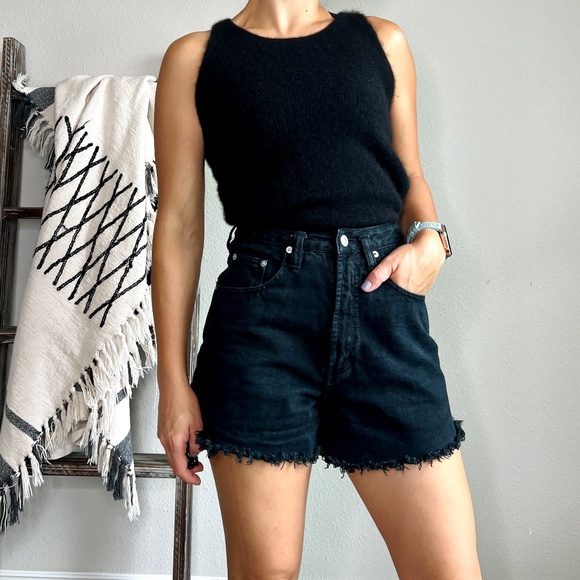 Subtle Luxury 100% Cashmere Black Sleeveless Top Size Small/Medium - Picture 2 of 9